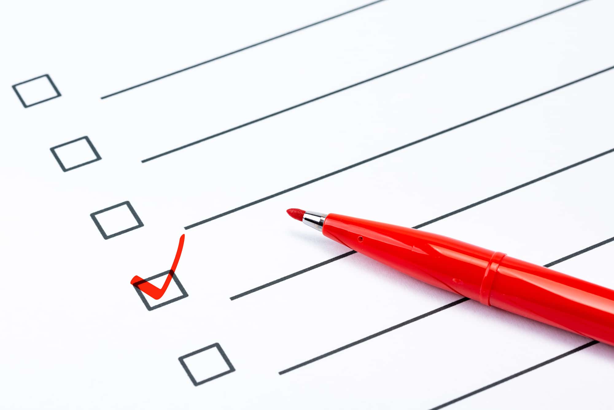 一部に赤色のチェックが入っているチェックリスト