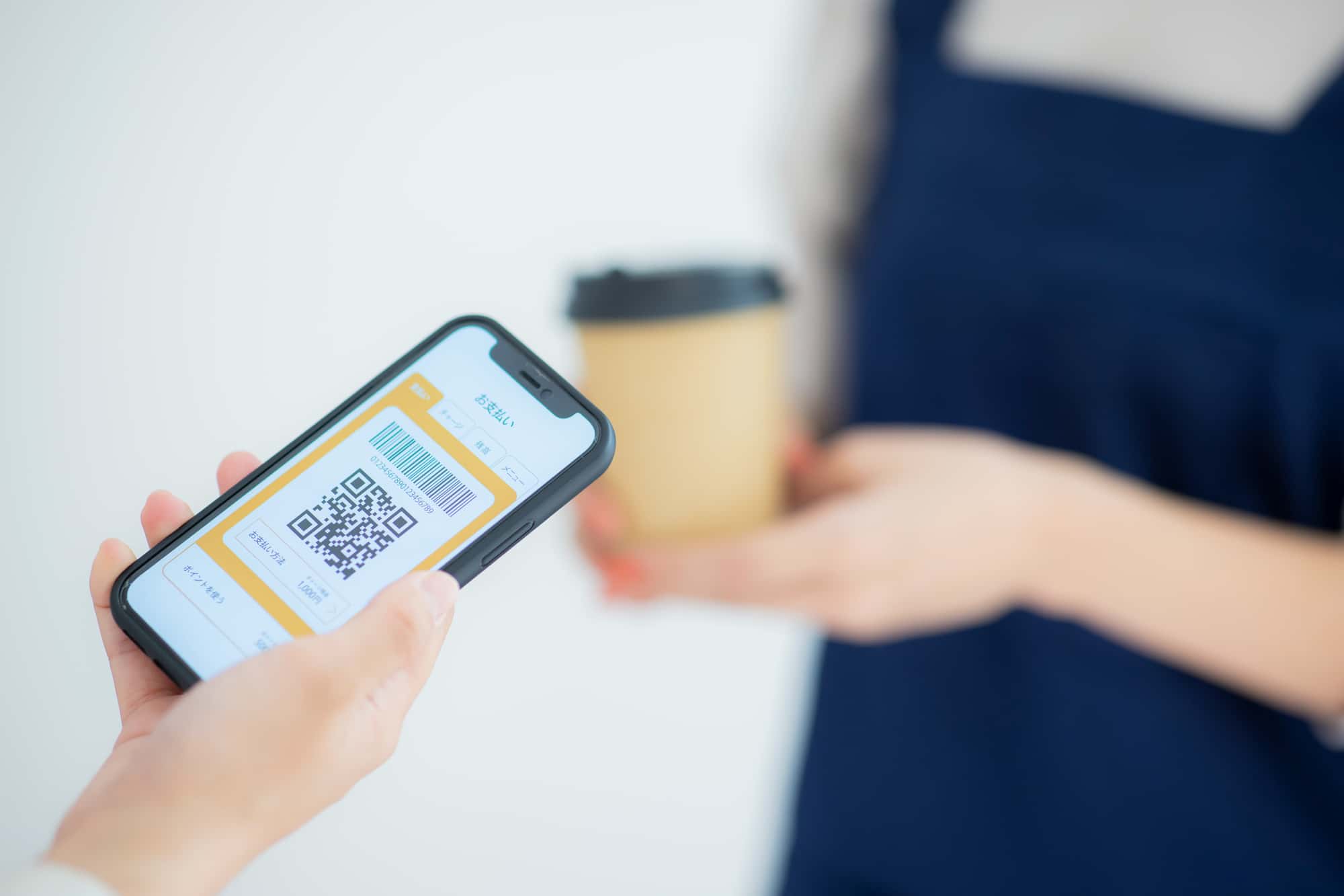 アプリを表示しているスマートフォン