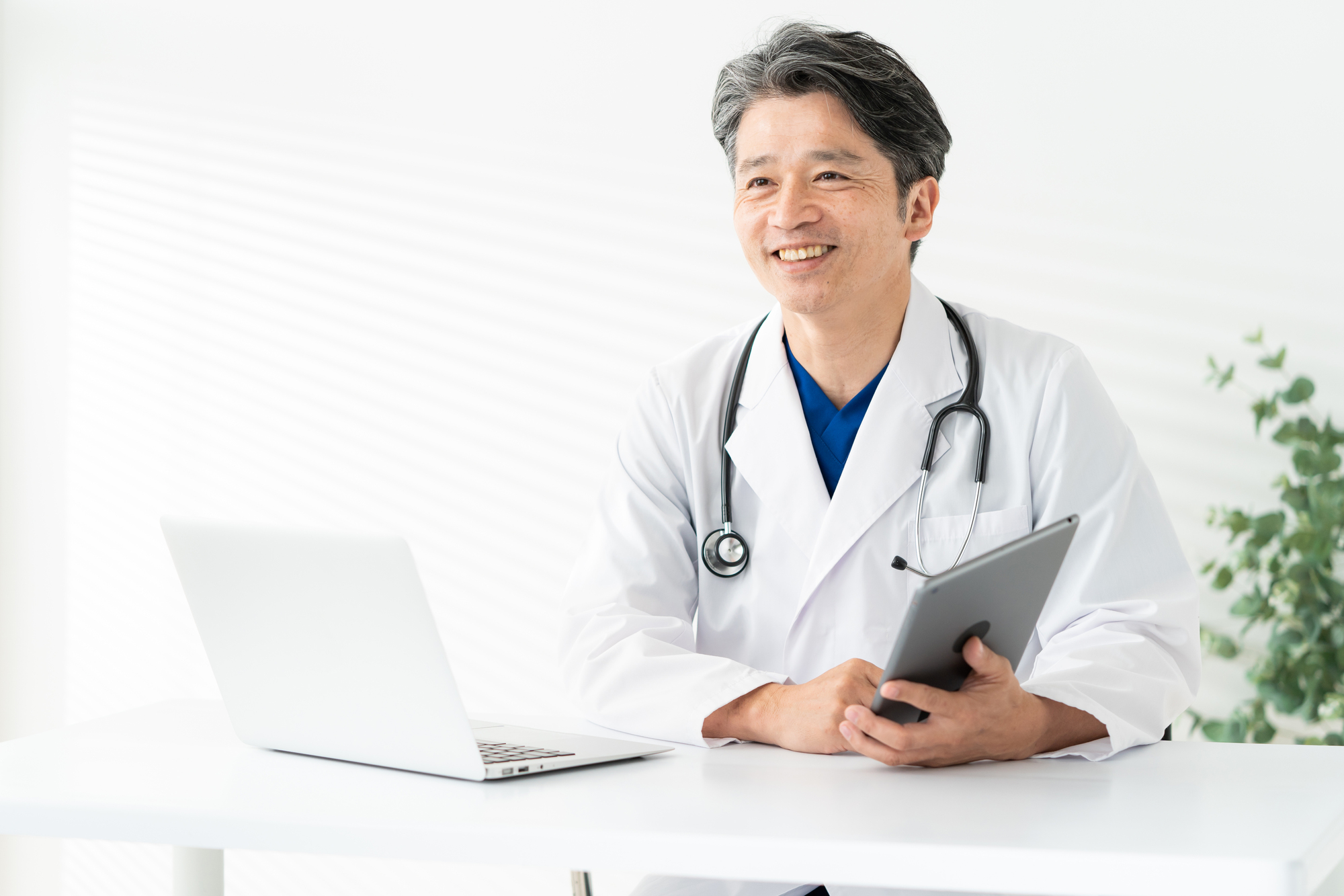 オンラインで診療している医師の様子