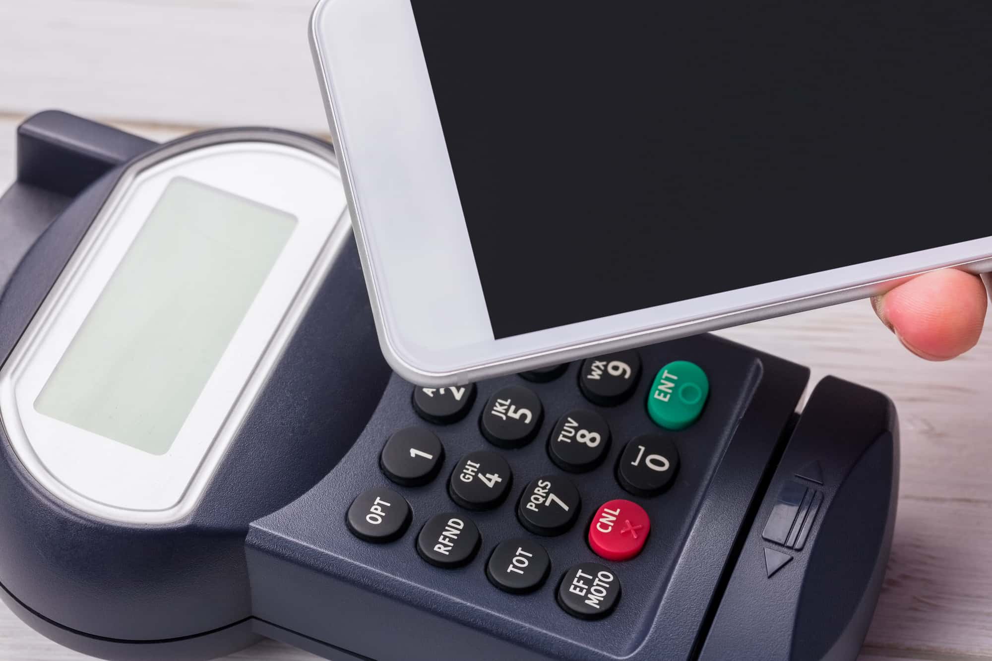 決済端末とスマホ