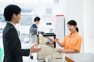 コンビニ店内にあるレジの様子