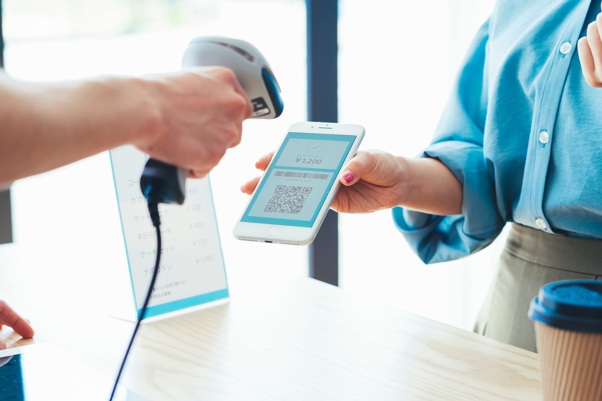 スマホ決済を利用している人